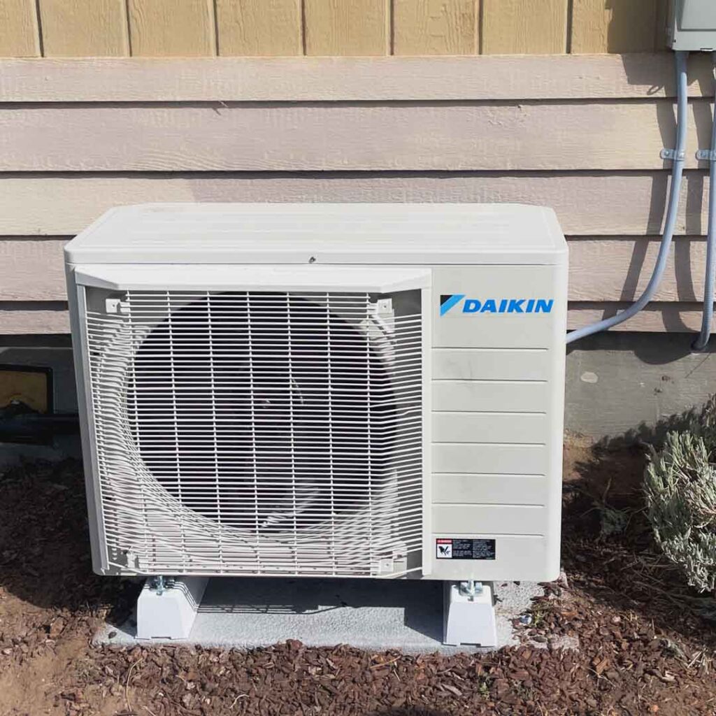 heat pump service tech and unit daikin brand